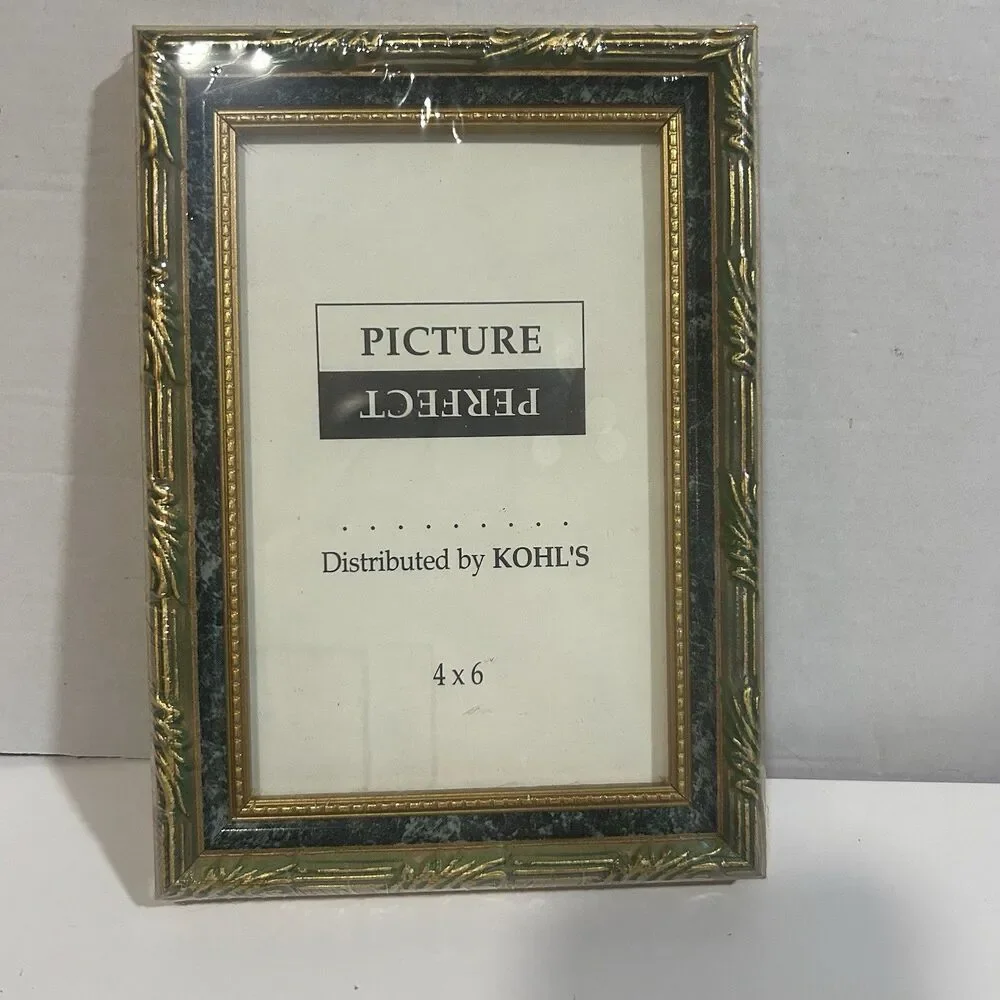 NWT Classic Vintage-Style 4x6 Tabletop Picture Frame Ornate Gold & Marble Detail